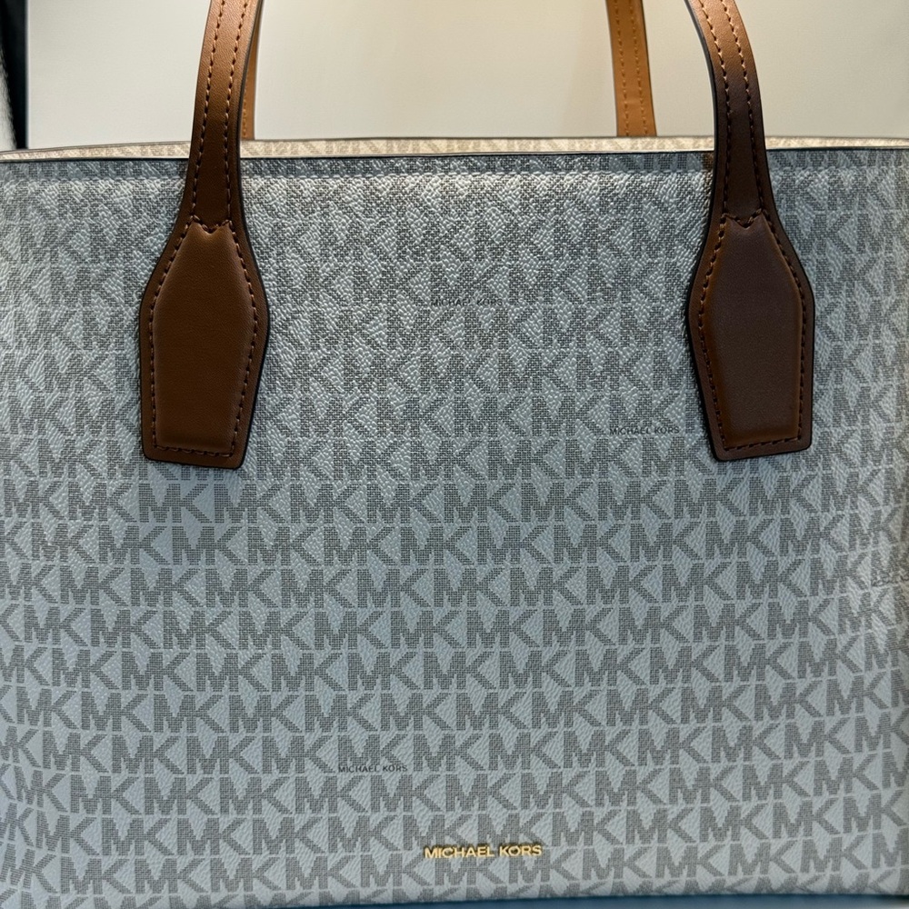 Michael Kors Charlie Tote W Zip case NWT - Picture 10 of 10